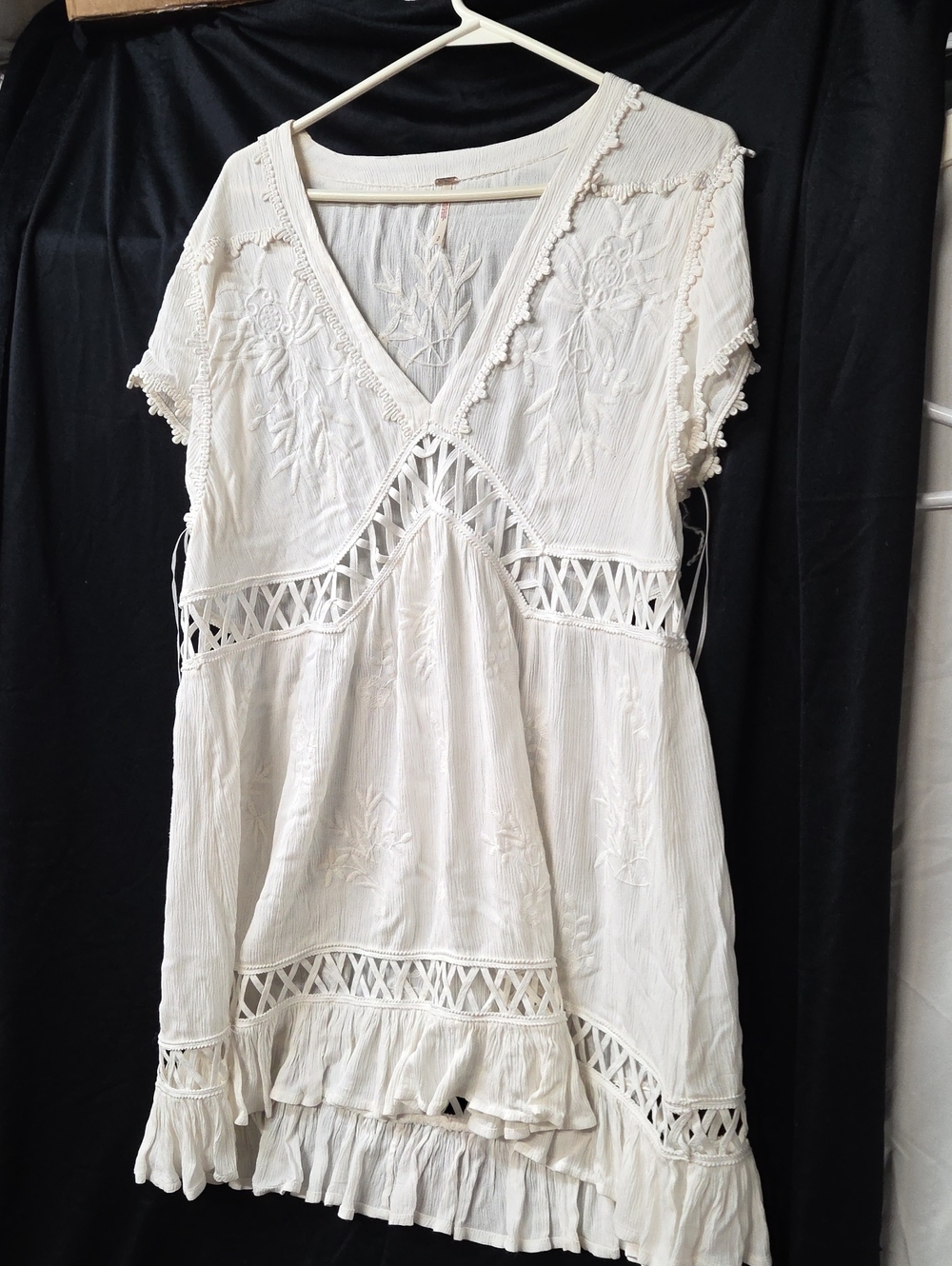 Free People White Embroidered V-Neck Swim Coverup S/P